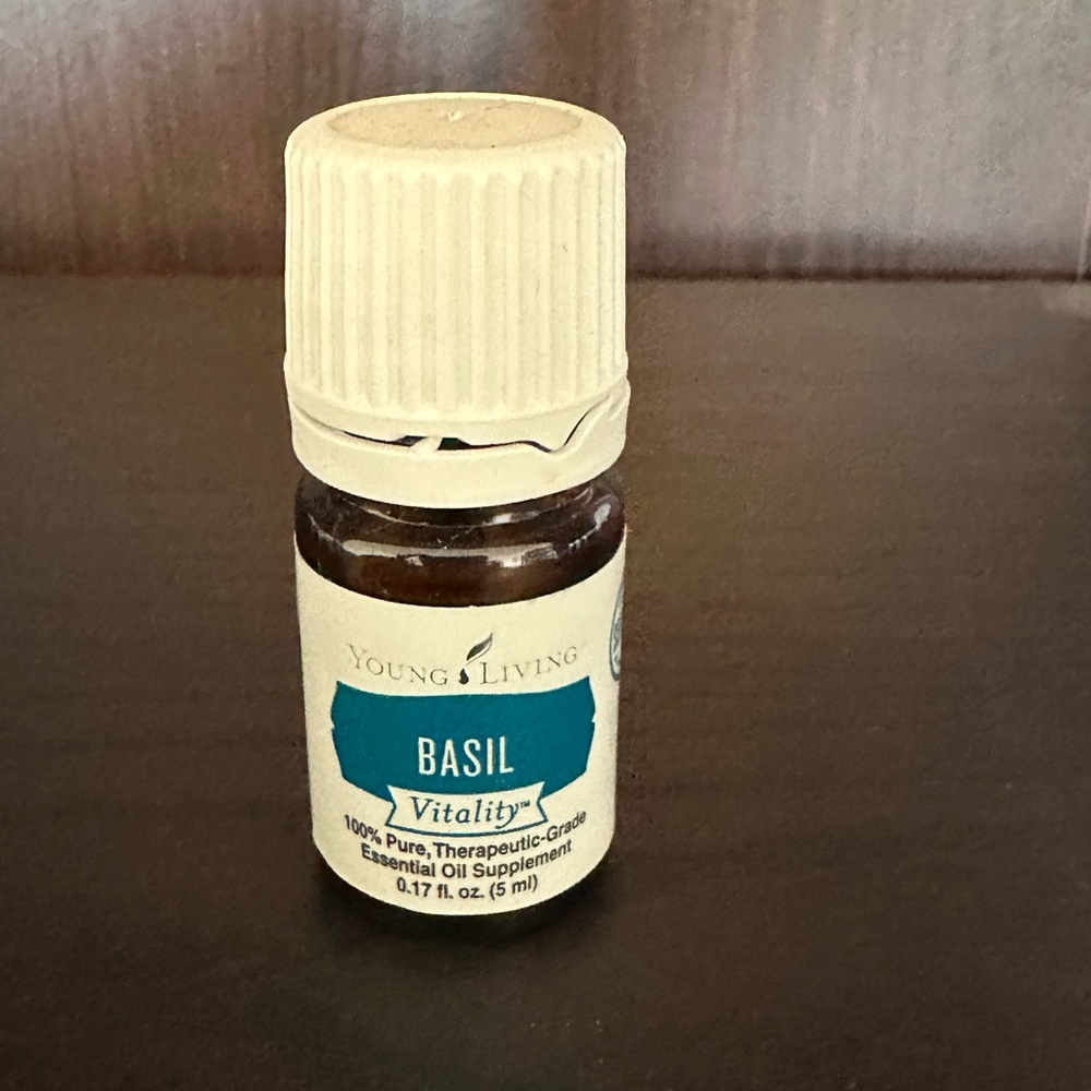 Basil‎ essential oil